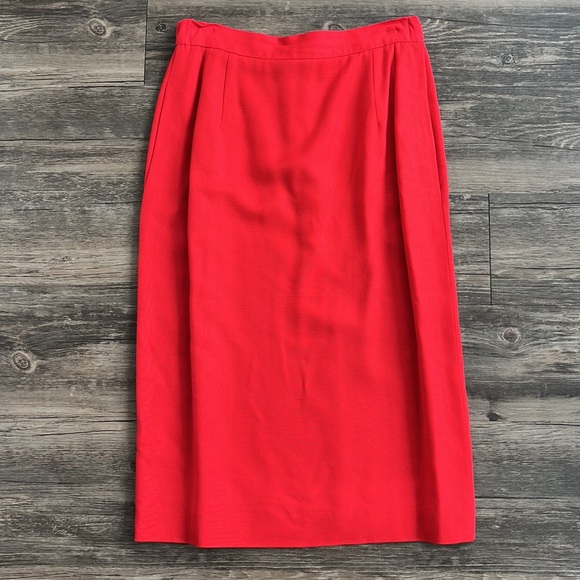 Neiman Marcus | Red Skirt Set | 8 - Picture 14 of 17
